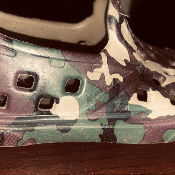 VANS.  Trek Slip-On - Picture 2 of 2